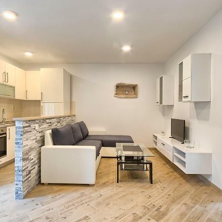 Apartment Petra Pula Zewnętrze zdjęcie
