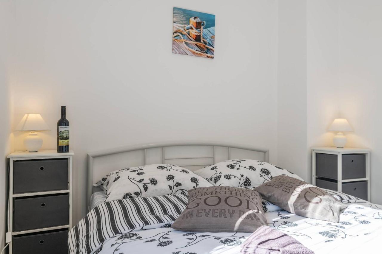 Apartment Petra Pula Zewnętrze zdjęcie